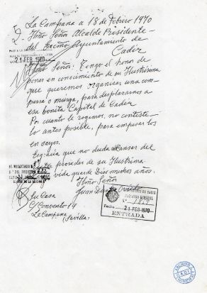 La Campana a 18 de Febrero de 1970: Ilmo. Señor Alcalde Presidente del Excmo. Ayuntamiento de Cádiz. Ilmo. Señor: Tengo el honor de poner en conocimiento de su Ilustrísima que queremos organizar una comparsa o murga, para desplazarnos a esa bonita Capital de Cádiz. Por cuanto le rogamos nos conteste lo antes posible, para empezar los ensayos. Es gracia que no dudamos del proceder de su ilustrísima cuya vida guarde Dios muchos años. Firmado Ilmo. Señor Juan Duran Oviedo, La Campana (Sevilla)