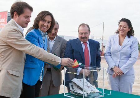 Momento de la colocación de la primera piedra