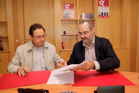 Momento de la firma entre ambas instituciones/Cajasol Voley