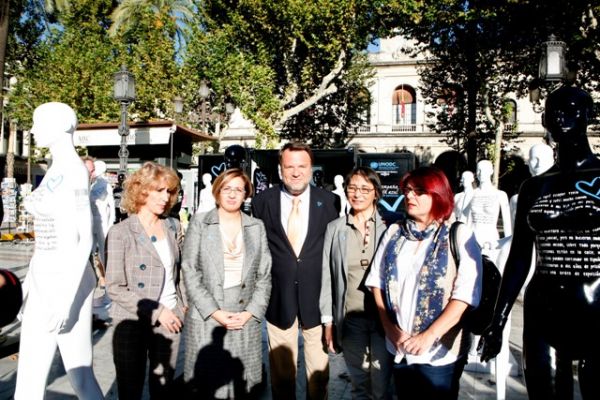 La exposición ha sido inagurada esta tarde por el alcalde de Sevilla Alfredo Sánches Monteseirrín. /sa