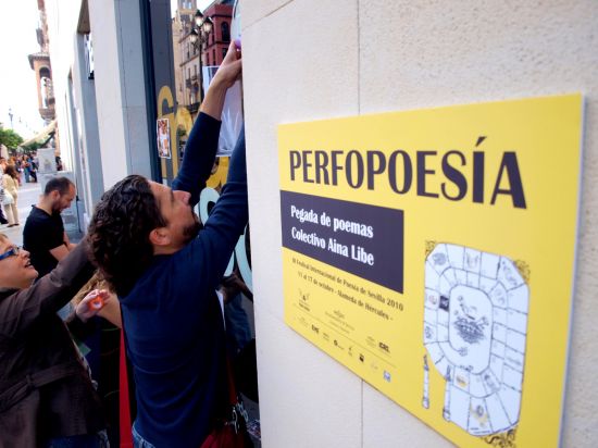 La calles es un elemento más de Pefopoesía 2010/perfopoesia.blogspot.com