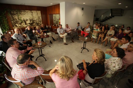 Zoido se ha reunido con los comerciantes del centro para conocer sus inquietudes