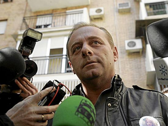 Antonio del Castillo, padre de Marta, en una de sus comparecencias ante los medios