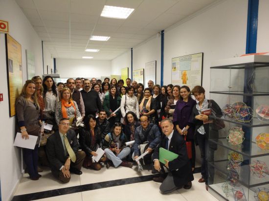 Alumnos, profesores y personalidades políticas en el Concurso de Matemáticas hoy.