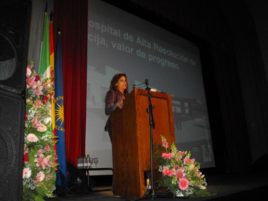 La Consejera de Salud de la Junta de Andalucía presentando proyecto del Hospital en Écija