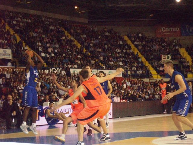 A pesar de la derrota, el Cajasol ofreció una buena imagen ante su público/Ara Reina