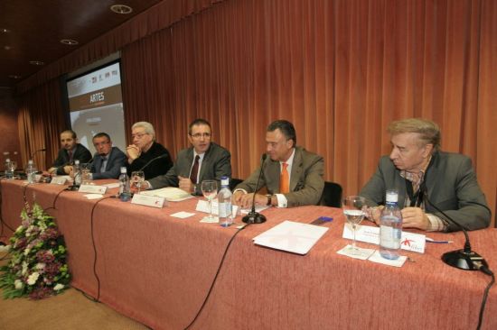 La XI edición del Salón del Libro Teatral se clausuró ayer con la entrega de premios a la Fundación Autor y Paco Mir.