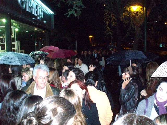 Más de cien personas se quedaron fuera del concierto de Pablo Alborán/Paco Cordero