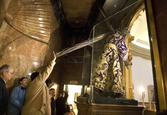 El Señor Gran Poder con la mampara nueva/Jose Javier Comas