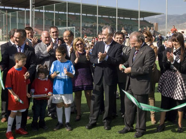 El presidente de la Junta estuvo en la provincia de Almería para inaugurar unas pistas deportivas