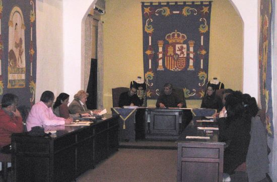 Pleno del Consistorio de Olivares para la aprobación de los presupuestos de 2011