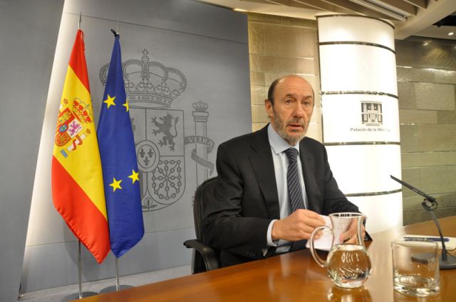 Alfredo Pérez Rubalcaba, durante la rueda de prensa en el mediodía de hoy