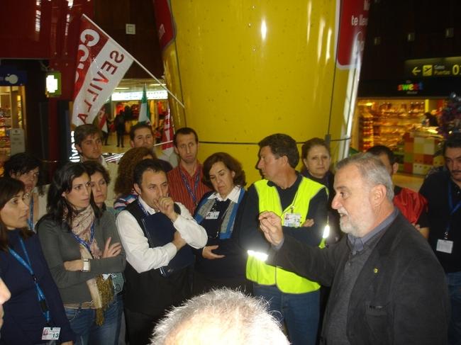 Los trabajadores han mantenido su encierro durante 12 horas