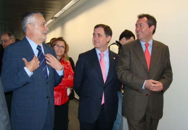 Juan Espadas ha acompañado al presidente de la Junta y al rector de la US en la inauguración de la nueva Facultad de Educación
