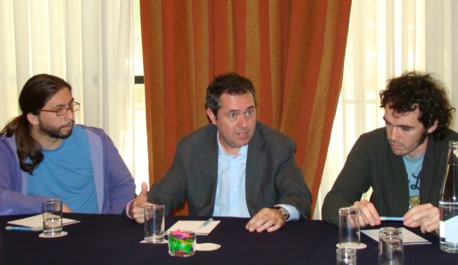 Espadas insiste en la necesidad de crear un órgano de comunicación directa con el alcalde