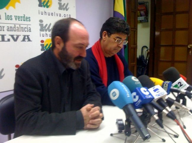 Diego Valderas, en una imagen de la rueda de prensa ofrecida ayer en Huelva