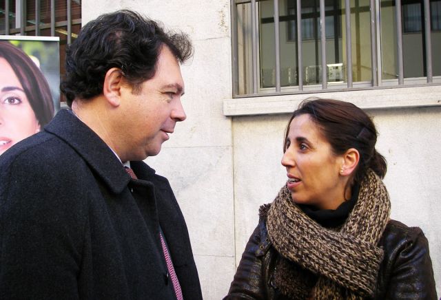 El ex secretario general andalucista, Julián Álvarez, con la candidata del PA, Lola Aquino