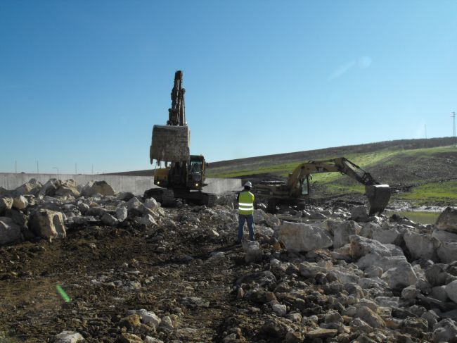La ausencia de lluvias esta semana ha provocado el desenso en el nivel del arroyo
