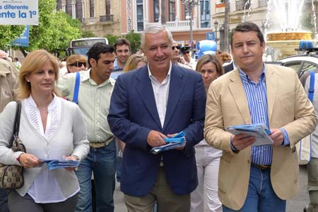 Los populares ganarían en Andalucía, pero no lograrían la mayoría absoluta