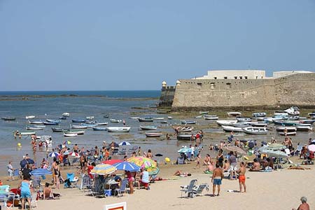 La Junta autorizará la ocupación de playas, acantilados, dunas o marismas, entre otros