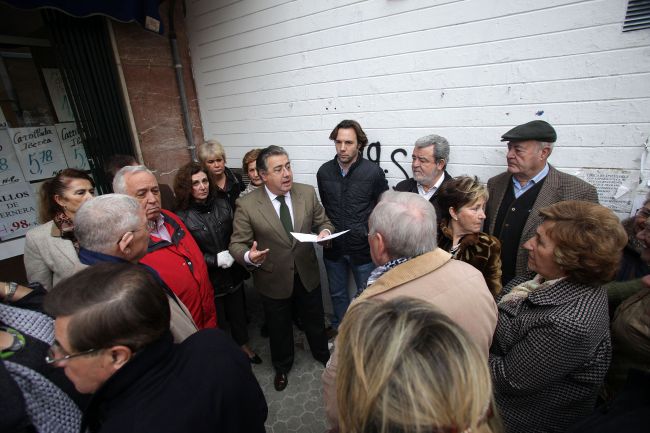 zoido-vecinos-avenida-cruz-roja-090111