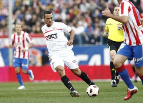 Luis Fabiano estuvo muy activo durante todo el encuentro, aunque no consiguió marcar/Sevilla FC
