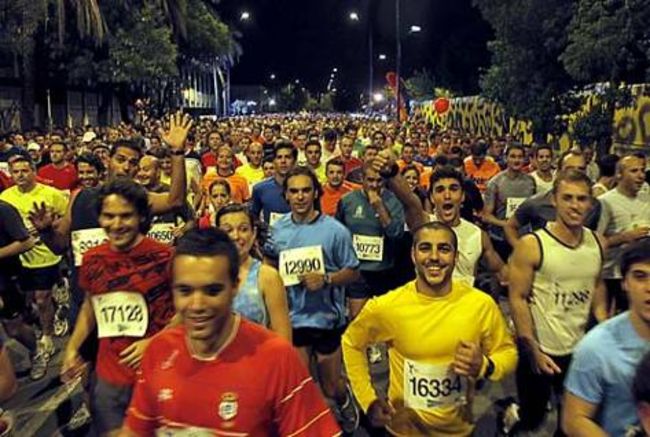Salida de la carrera nocturna del Guadalquivir/Paco Puentes