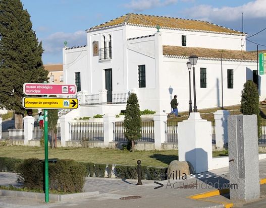 El agua de la red de abastecimiento vuelve a ser potable, según la Delegación Provincial, una semana después de que se prohibiera su consumo por contaminación/Juan C. Romero