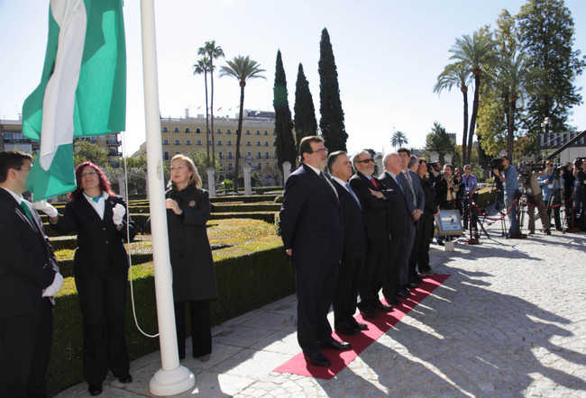 Los actos conmemorativos han comenzado con el tradicional izado de la bandera