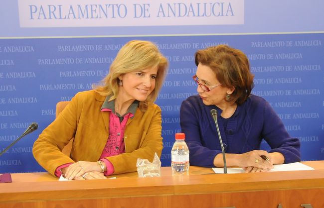 Esperanza Oña y Mª Carmen Rodríguez Hornillo, hoy en el Parlamento de Andalucía/SA