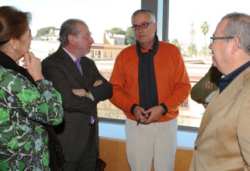 El convenio ha sido firmado por Fernando Rodríguez Villalobos, Diputación y el alcalde de Mairena, Antonio Casimiro Gavira/Diputación.