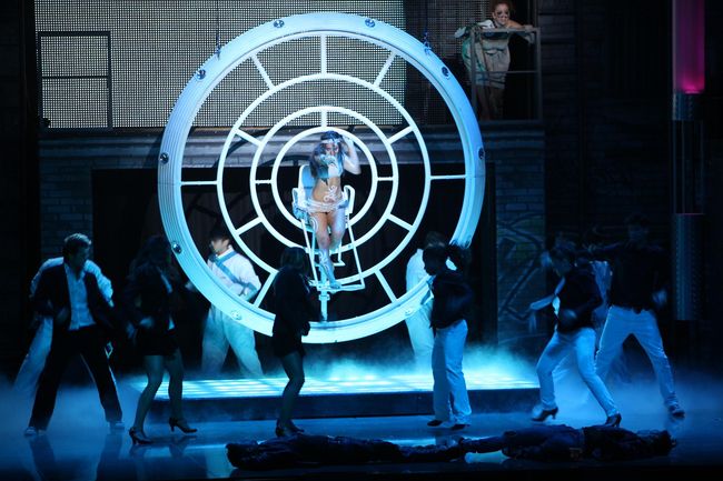 Canciones como ‘Hoy no me puedo levantar’ o ‘En tu fiesta me colé’ hacen tararear al público y moverse en sus asientos.