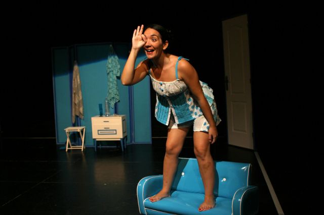 Con este espectáculo bricAbrac recupera las raíces de su primer espectáculo ‘C’est la vie, el principio... muy duro’ (que también se pudo ver en La Fundición la temporada pasada), y en el que recupera a su personaje Irenita, pero esta vez, Irenita ha crecido, es una chica casi normal que está a punto de cumplir sus 30 años.