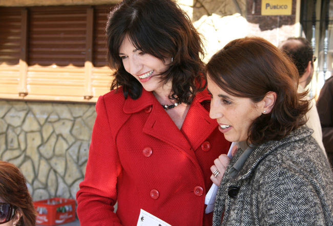 Pilar González con Lola Aquino hoy en Alcalá de Guadaíra/PA