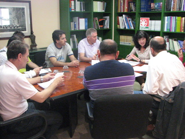 Pilar González esta mañana con los trabajadores de Tussam/SA