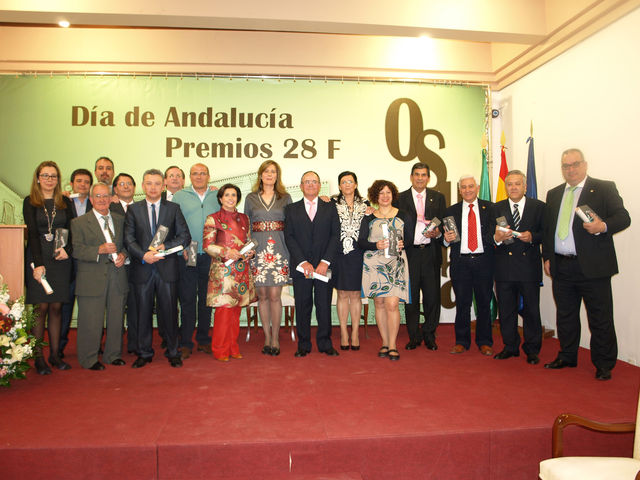 Foto de familia de los premiados en esta edición