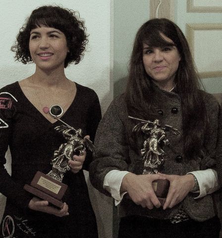 María Soledad Moraño y Gloria Martín con sus premios/US