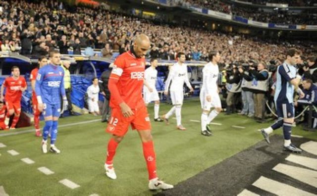 La vuelta también incluyó polémica decisión arbitral/sevillafc