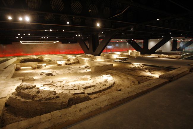 El anticuarium se ubica bajo el nuevo mercado de la Encarnación y el Metropol Parasol/SA