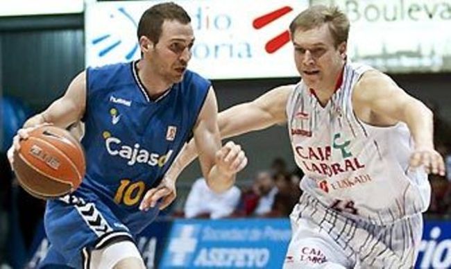El Cajasol resistió hasta el segundo cuarto en Vitoria/EFE