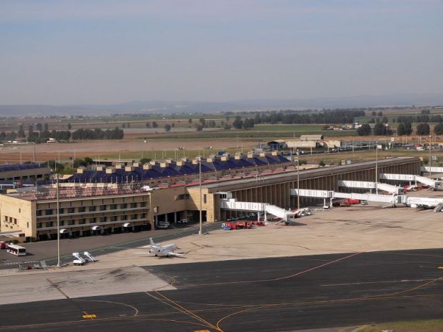 El Aeropuerto de Sevilla operó entre enero y marzo 13.954 vuelos/Foto de Archivo