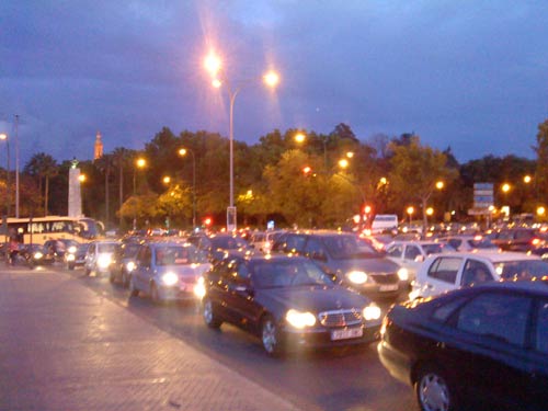 La distracción en la conducción estuvo presente en el 39% de los accidentes en España durante 2010. /SA