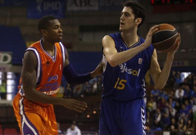 Joan Sastre tuvo que abandonar lesionado el partido en el tercer cuarto/CB Sevilla