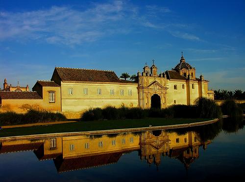 ‘Sin realidad no hay utopía’, presentada en Centro Andaluz de Arte Contemporáneo (CAAC) hasta el próximo 10 de julio la exposición alberga más de 200 piezas de 27 artistas nacionales e internacionales, en las que se reflexiona sobre la situación de la crisis actual.