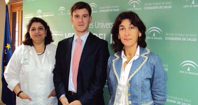 firma-acuerdo-virgen-rocio-ong-musica-2-290411