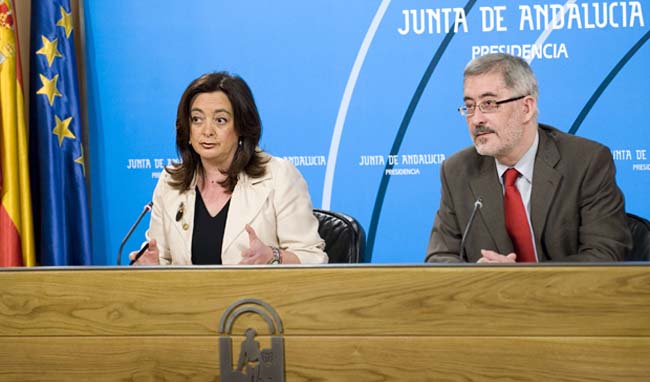 El consejero Ávila ha explicado el nuevo decreto a los medios de comunicación