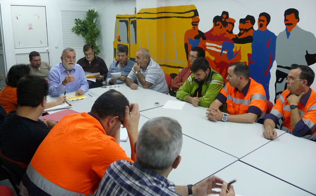 Antonio Rodrigo Torrijos reunido con los trabajadores de Lipasam/SA