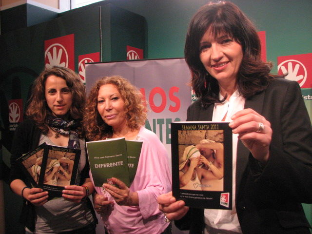 Vanessa Ríos, Pilar Távora y Pilar González en la presentación del programa de mano cofrade de PA
