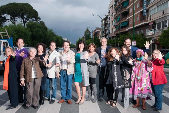 Miembros de la candidatura andalucista en un paso de peatones de Menéndez y Pelayo