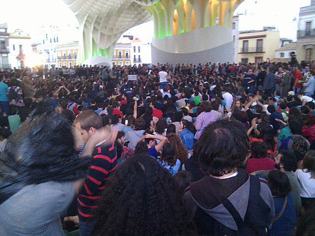 Durante la celebración de la Asamblea bajo los parasoles/ Christopher Rivas